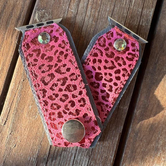 Pink leopard on grey leather Apple Watch band - Picture 3 of 10
